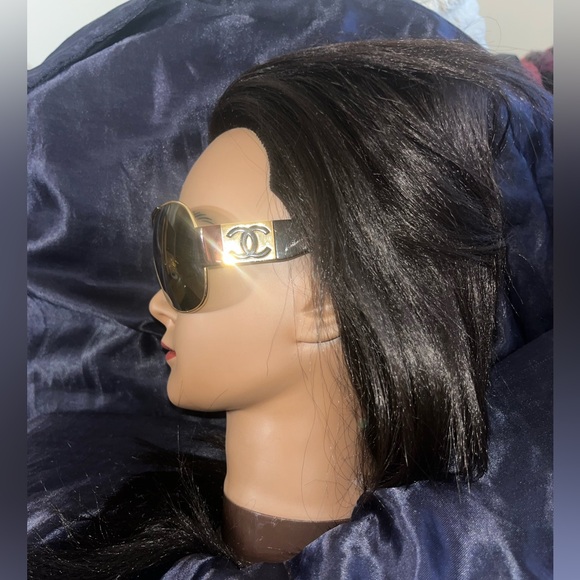 Chanel - Picture 3 of 8